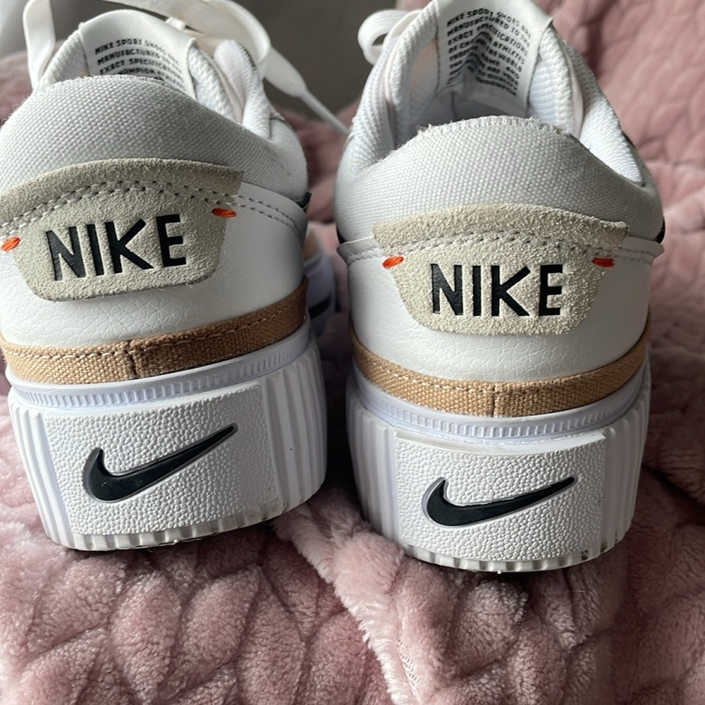Nike women’s court lift, platform